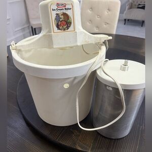 Vintage Rival Ice Cream & Yogurt Freezer Maker Model 8401 Electric 4 Quart